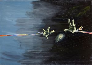 Kuvassa sinisen harmaan ja mustan sekoittuvan taustan seasta tulee esiin irraliset kädet ja niiden välissä kasvot. Käsissä on kiinni kirjavat nauhat, tai jotain nauhoja muistuttavaa.