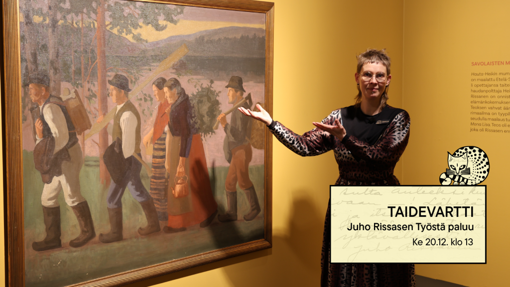 Kuvassa on nainen, joka seisoo taidemuseon näyttelytilassa osoittaen maalausta Kuvassa lukee Kuopion taidemuseo Taidevartti: Juho Rissasen Työstä paluu Ke 20.12. klo 13