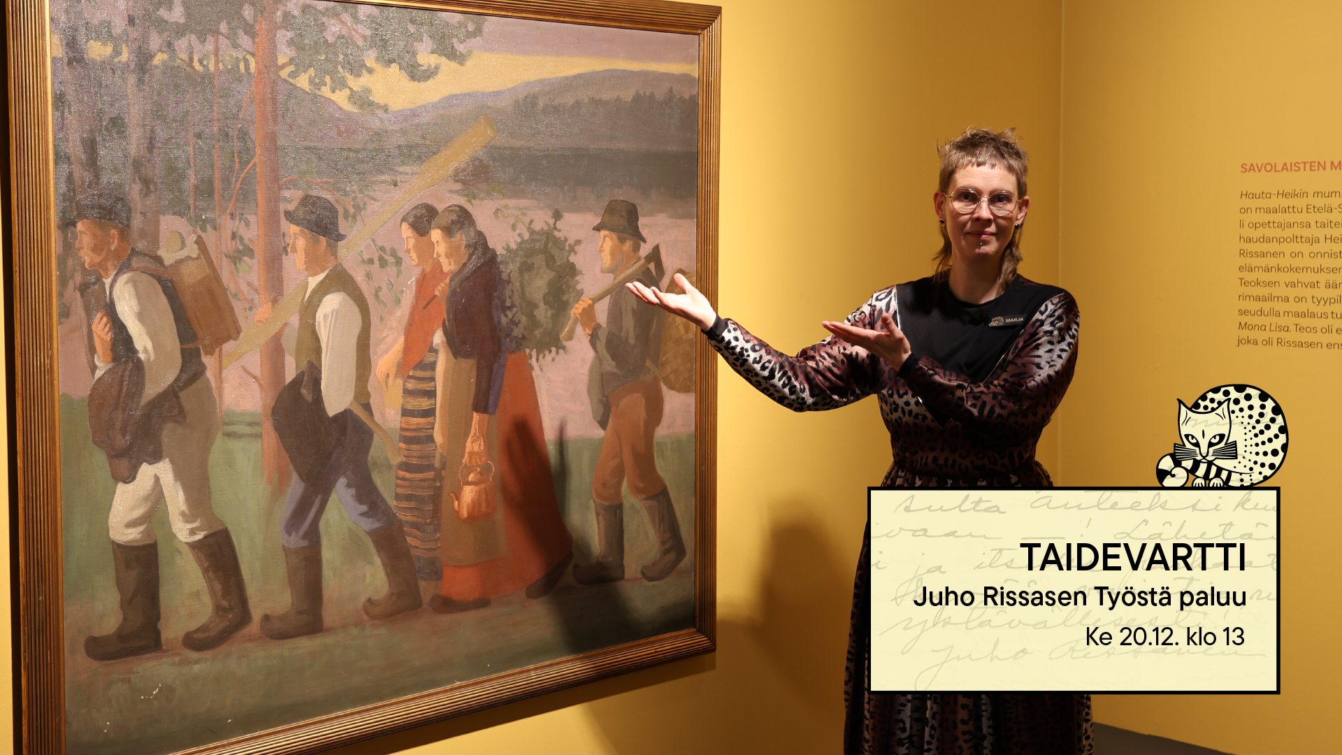 Kuvassa on nainen, joka seisoo taidemuseon näyttelytilassa osoittaen maalausta Kuvassa lukee Kuopion taidemuseo Taidevartti: Juho Rissasen Työstä paluu Ke 20.12. klo 13