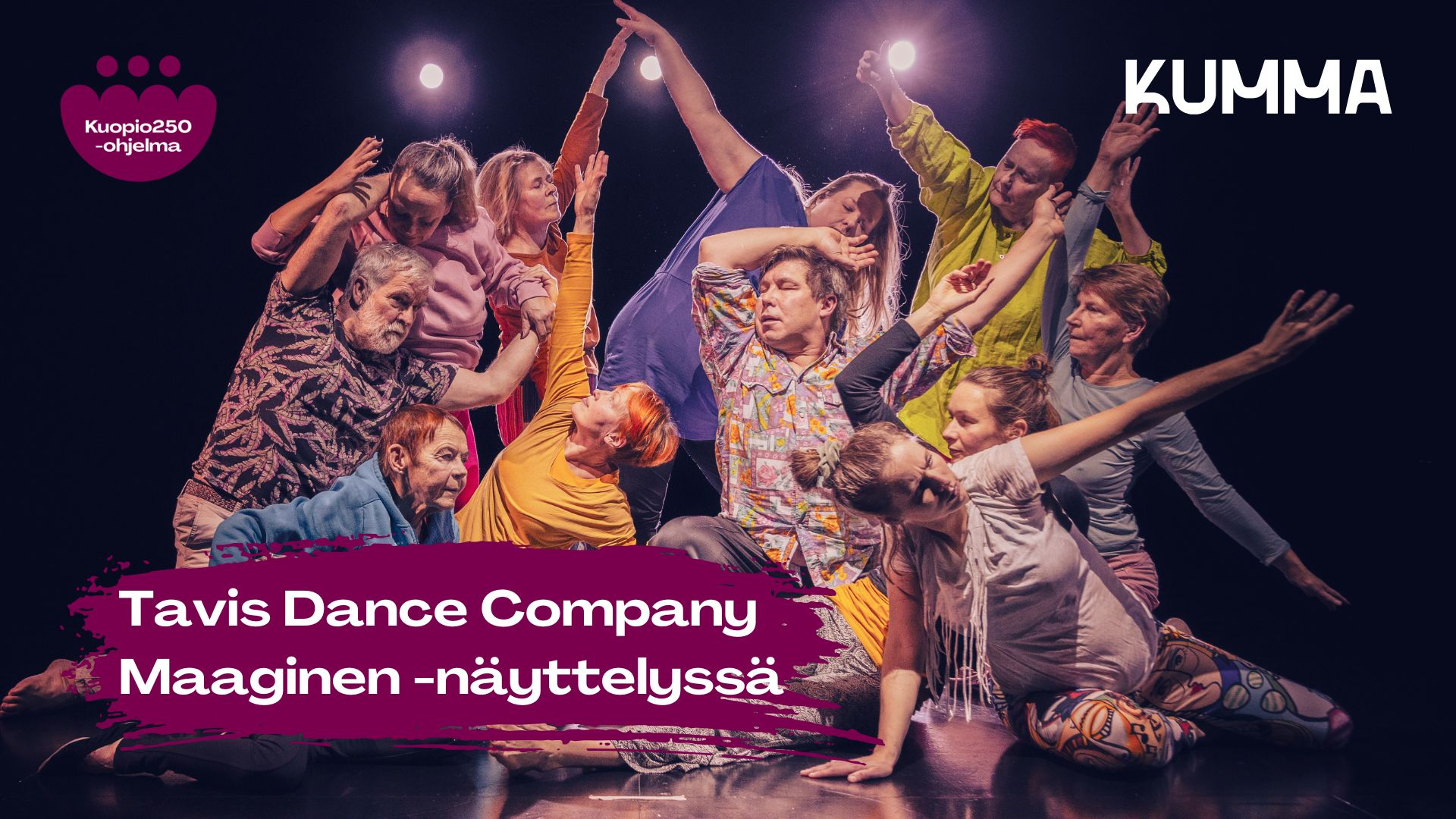 Kuvassa on Tavis Dance Company. Kuvassa lukee "Tavis Dance Company Maaginen -näyttelyssä" ja lisäksi kuvassa on KUMMAn logo sekä Kuopio250-ohjelman logo.