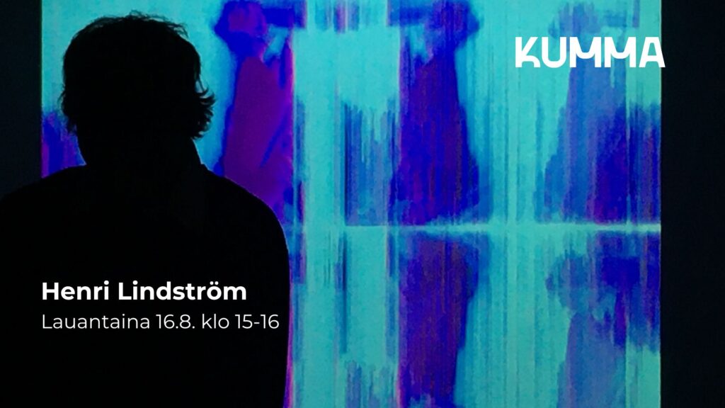 Kuvan etualalla on tumma hahmo, Henri Lindström ja takana on turkoosin ja tumman sinisen värinen tausta. Kuvan oikeassa yläkulmassa on KUMMAn logo ja kuvan vasemmassa alareunassa lukee 'Henri Lindström lauantaina 16.8. klo 15-16".